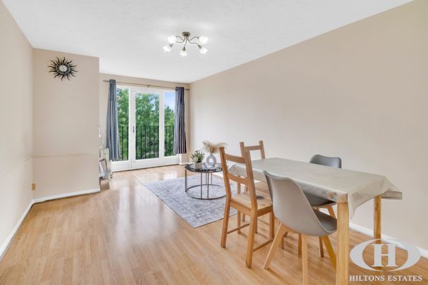 Burket Close, Southall - Photo 1