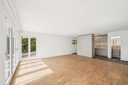 Erstbezug nach Sanierung - grosszügige Wohnung mit Sitzplatz - Photo 2