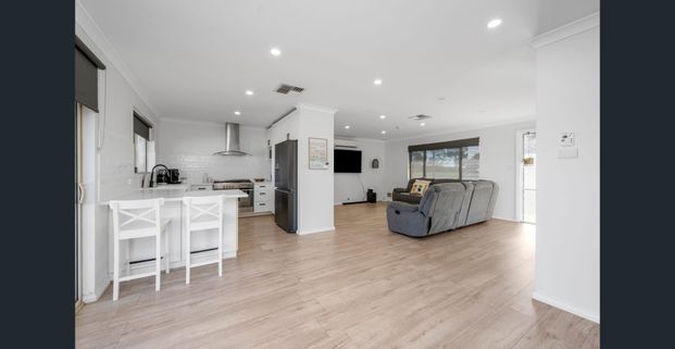 Renovated home complete with split systems and solar panels - Photo 1