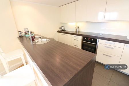2 bedroom flat to rent - Photo 3