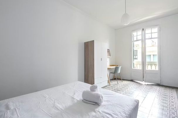 Carrer Gran de Gràcia, Barcelona, Catalonia 08012 - Photo 1