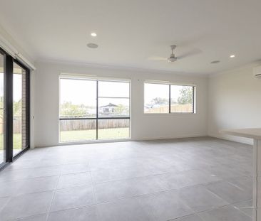 Welcome to 6 Mia St, Flinders View! - Photo 2