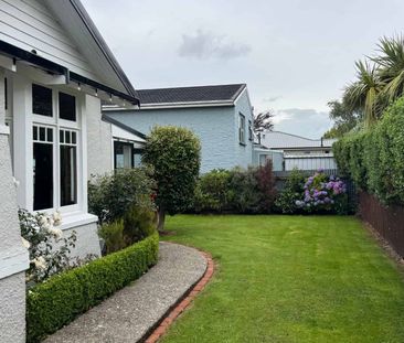 Spacious Two‑Bedroom Home in a Sought‑After Area - Photo 2