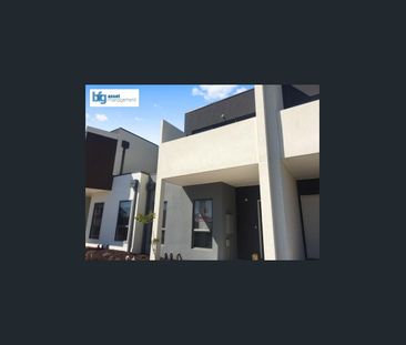 3 Bedroom Townhouse in a Prime Location! - Photo 3