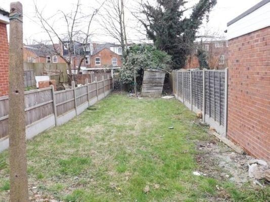 Room in a Shared House, Teignmouth Road, B29 - Photo 1