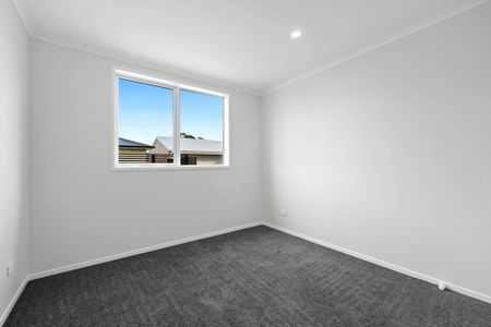 Welcome to your next home – a warm and inviting three-bedroom property that’s super easy to live in. - Photo 2