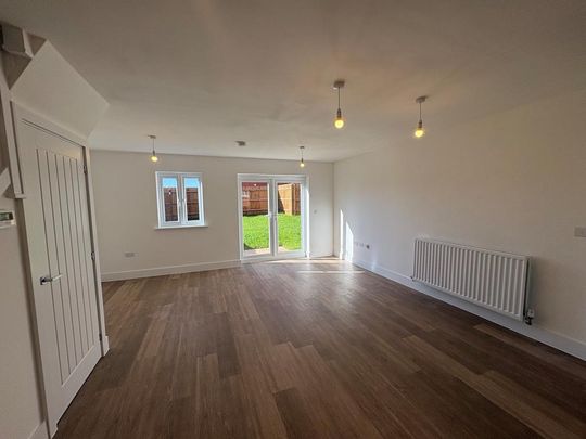 3 bedroom end of terrace house to rent - Photo 1
