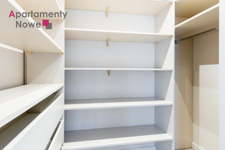 Przestronny, klimatyzowany dom wolnostojący 165m2 z 4 sypialniami oraz dużym ogródkiem w Masłomiącej przy ul. Klonowej. - Фото 2