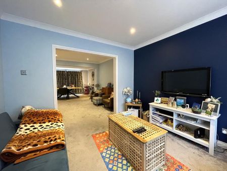 3 bedroom semi-detached house to rent - Photo 3