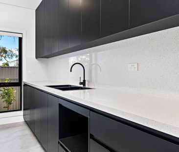Near New 5 Bedroom Family Home - Photo 4