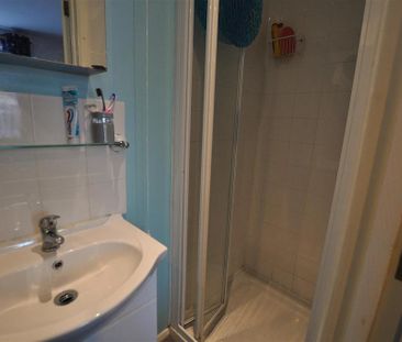 2 bedroom semi-detached bungalow to rent - Photo 6