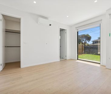 1/52 Lower Dandenong Road, Parkdale VIC 3195 - Townhouse For Rent |... - Photo 2