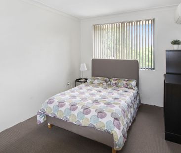 Spacious 3-Bedroom Townhouse - Photo 2