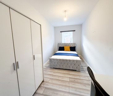 Room in a Shared House, Wesley Avenue, NW10 - Photo 1