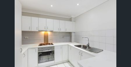 Modern comfort in an ultra-convenient location - Photo 3