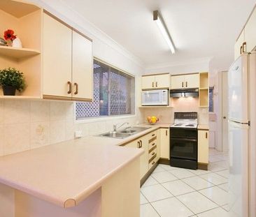 Spacious Family Home in Central Springwood - Photo 3