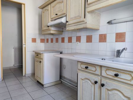 Location Appartement 4 pièces 114m² NARBONNE 11100 - Photo 3