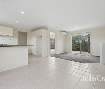 Stylish Coastal Living in a Quiet Chelsea Court - Photo 3