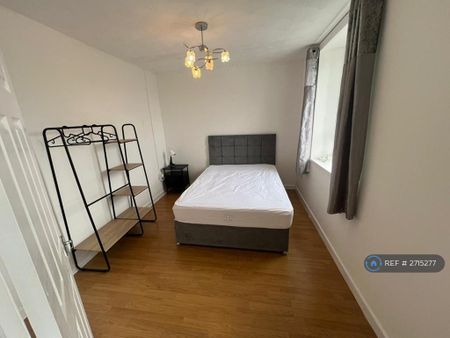 1 bedroom in a house share to rent - Photo 4