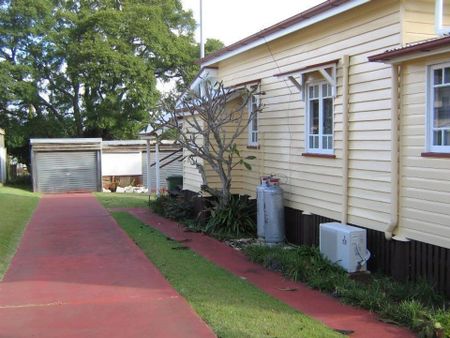 2 Bedroom House Short Stroll to Northpoint Shopping Centre & Parks! - Photo 4
