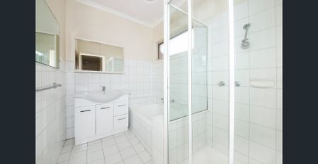 TWO BEDROOM VILLA UNIT WITH PRIVATE GARDEN AND LOCK UP GARAGE - Photo 4