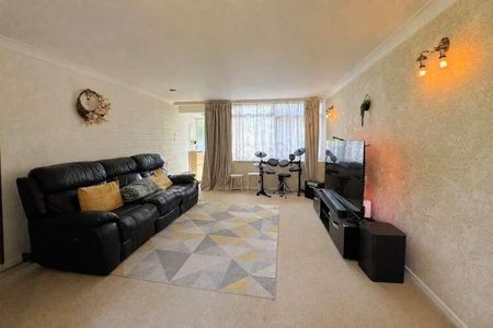 Woking, Surrey, GU22 - Photo 2