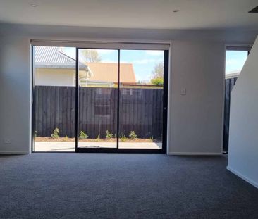 Townhouse On Halliwell! - Photo 1