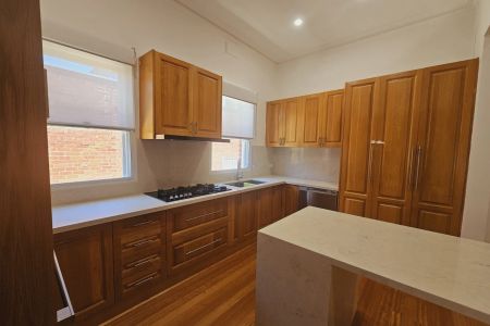 49 Barkers Road, Kew. - Photo 2