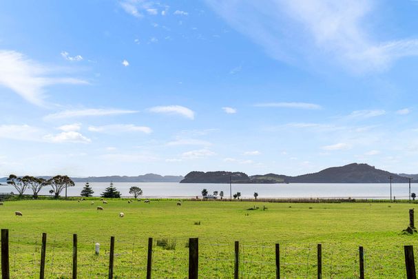 Homestead in Kawakawa Bay - Photo 1