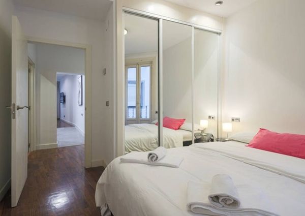 Calle del Caballero de Gracia, Madrid, Community of Madrid 28013