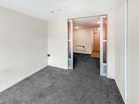 CITY CENTRE, 1 Bed + 1 Car park - Photo 2