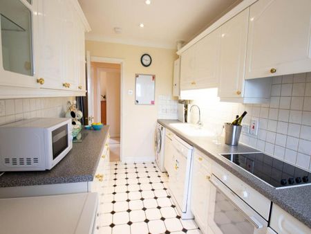 3 bedroom flat to rent - Photo 5