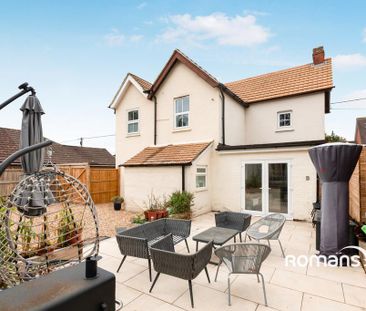 4 bedroom detached house to rent - Photo 2