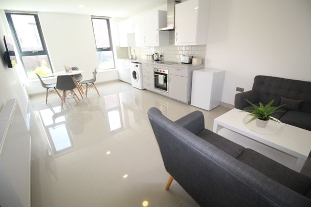 Flat 4, Westmount, LS2 9NZ, Leeds - Photo 1