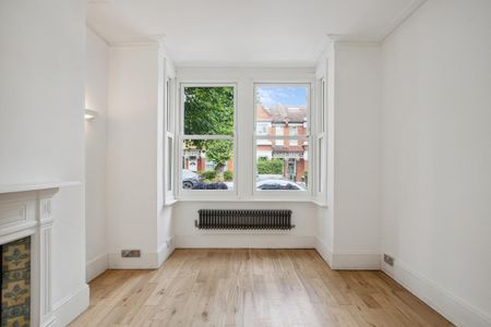 3 bedroom house in London - Photo 5