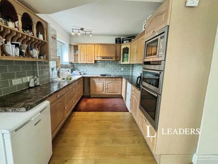 2 bedroom flat to rent - Photo 5