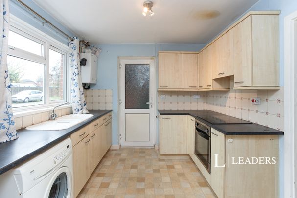 3 bedroom house to rent Pine Ridge, Tonbridge, TN10 - Photo 1