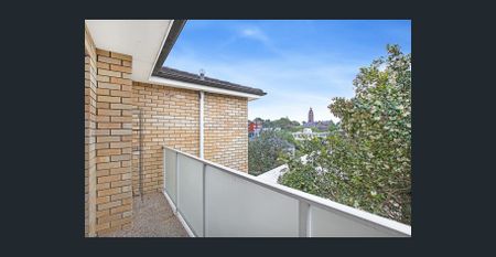 Light & airy modern top floor unit - Photo 5