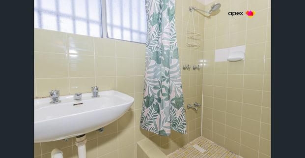 One Bedroom Apartment For Lease - Photo 1