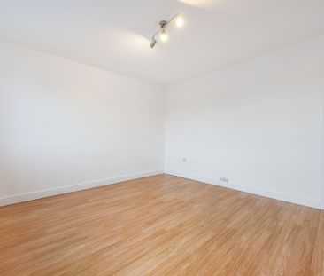 2 bed terraced house to rent in Coniston Avenue, Manchester, M38 - Photo 3