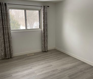 Semi-Detached Home For Lease | W8146480 - Photo 6