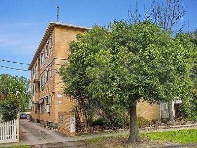 1 bedroom apartment - heart of Essendon! - Photo 3