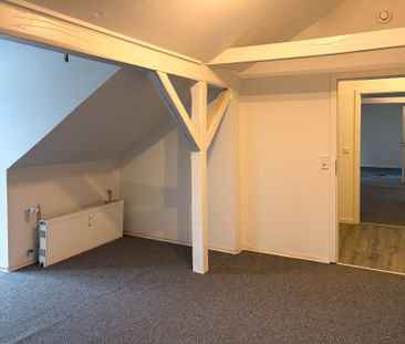 Außergewöhnlich Wohnen unterm Dach: Mietwohnung mit vier Zimmern in... - Photo 3