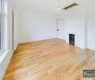 3 bedroom end of terrace house to rent - Photo 2