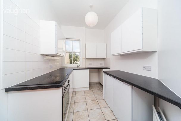 4 bedroom flat to rent - Photo 1