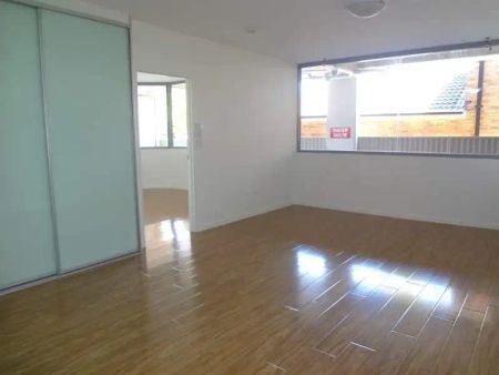 “1 Bedroom Apartment with Secure Parking” - Photo 2