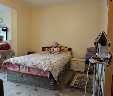 3 bedroom end of terrace house to rent - Photo 4