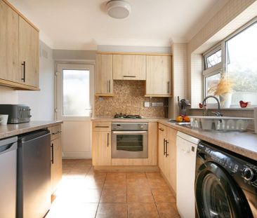 3 bedroom semi-detached house to rent - Photo 4