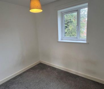 Crescent Road, TF1 5LE - £750 pcm - Photo 3