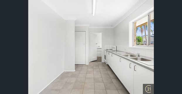 3-Bedroom Home in a Quiet, Family-Friendly Street - Photo 1